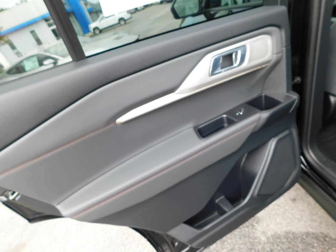 Ford Explorer Active w/200A Pkg RWD 2026