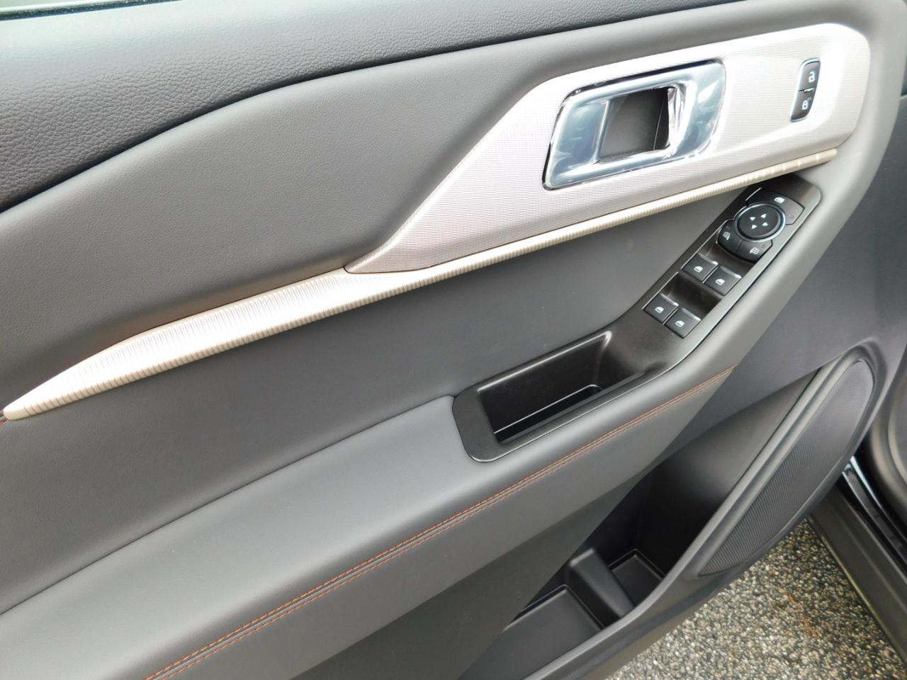 Ford Explorer Active w/200A Pkg RWD 2026