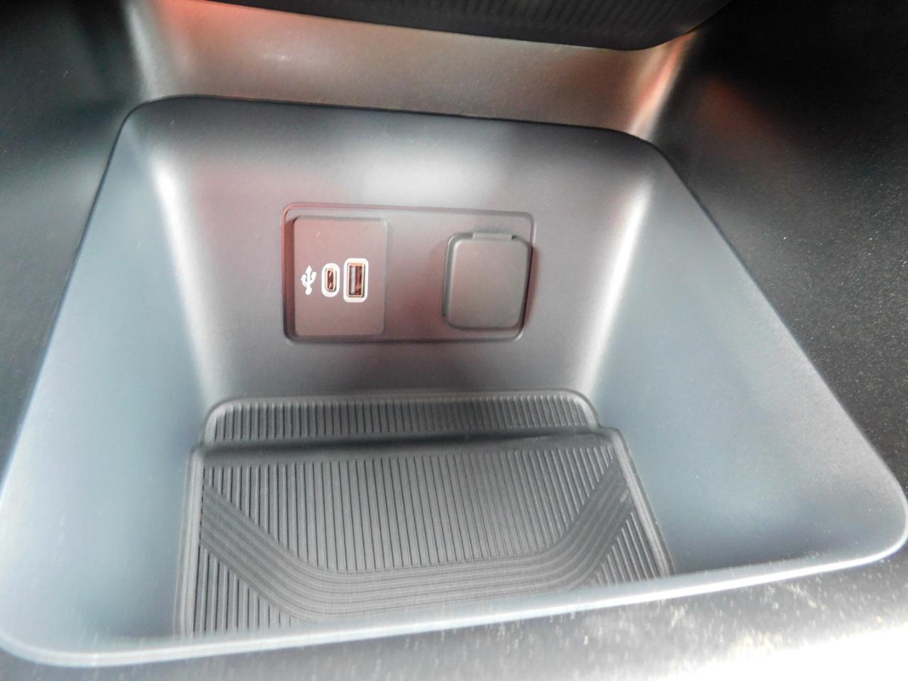 Ford Explorer Active w/200A Pkg RWD 2026