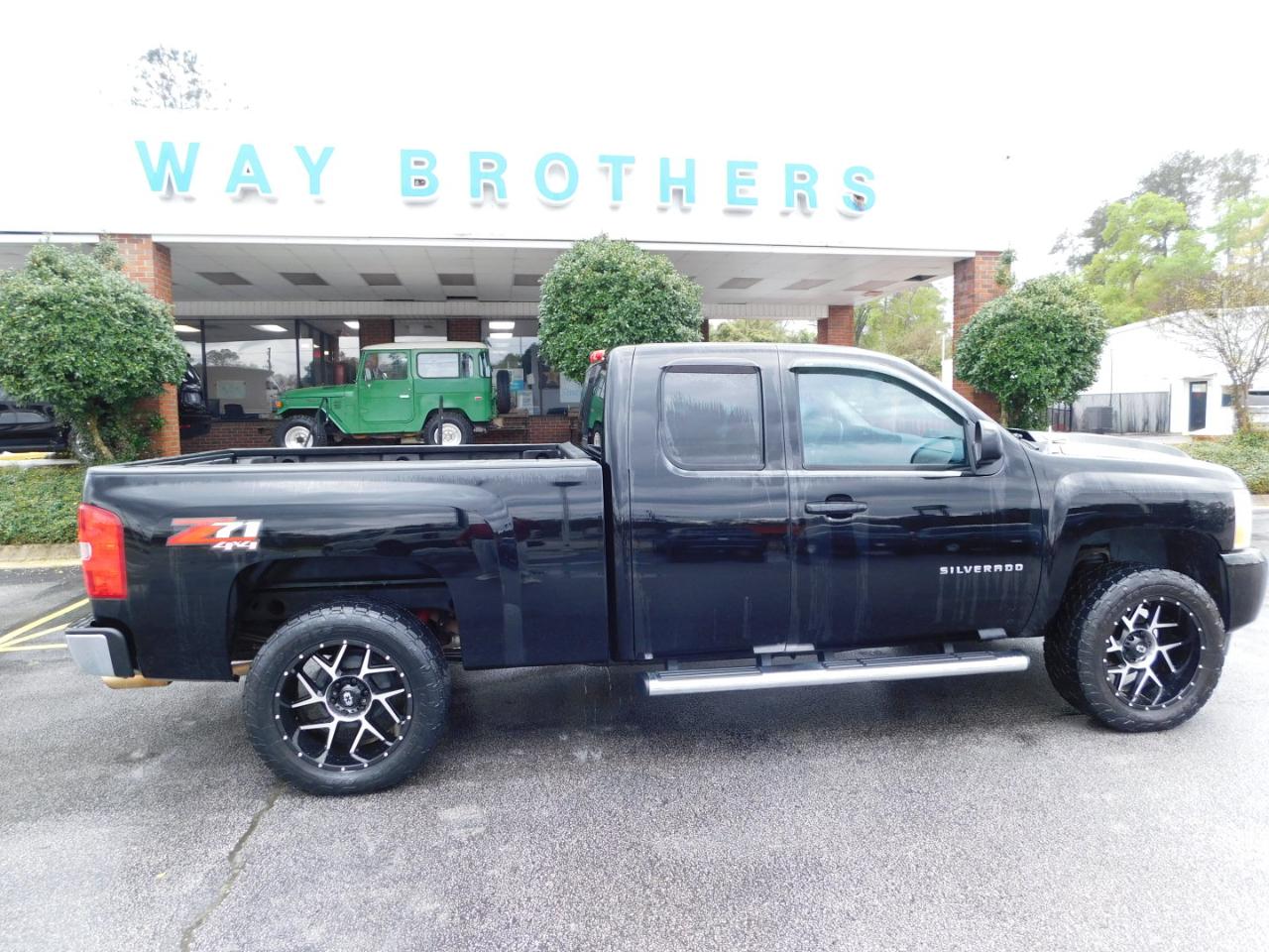 Chevrolet Silverado 1500 4WD Ext Cab 143.5" LT 2010