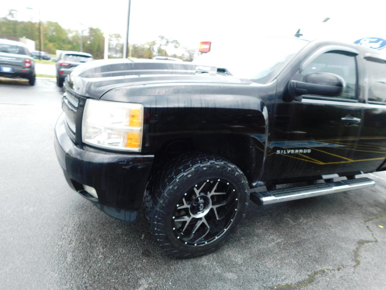 Chevrolet Silverado 1500 4WD Ext Cab 143.5" LT 2010