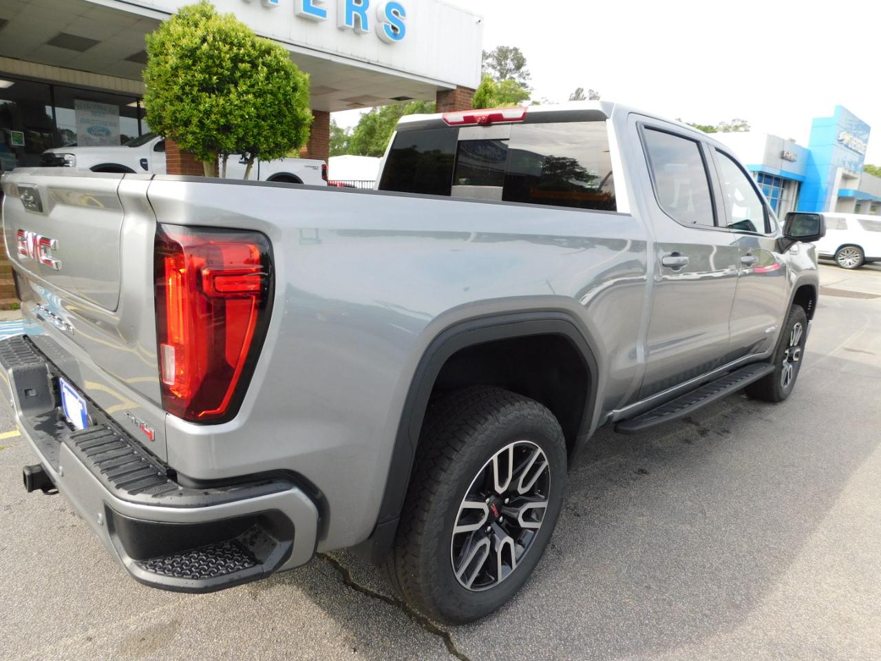 GMC Sierra 1500 4WD Crew Cab 147" AT4 2026