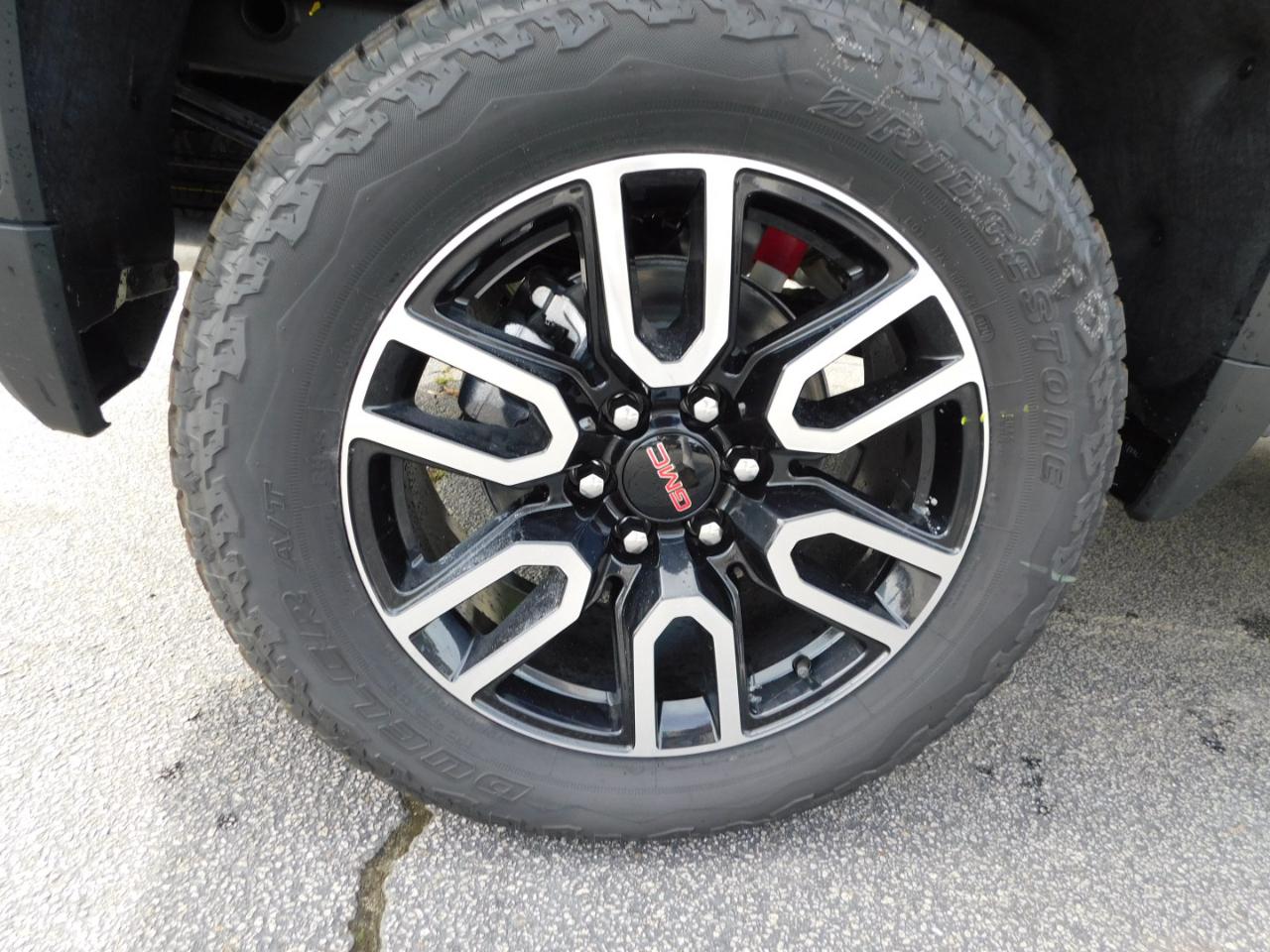 GMC Sierra 1500 4WD Crew Cab 147" AT4 2026