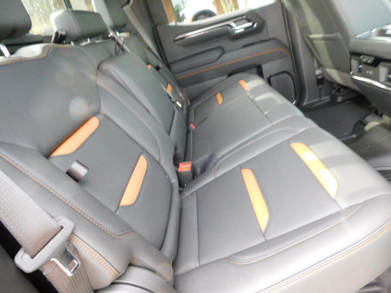 GMC Sierra 1500 4WD Crew Cab 147" AT4 2026