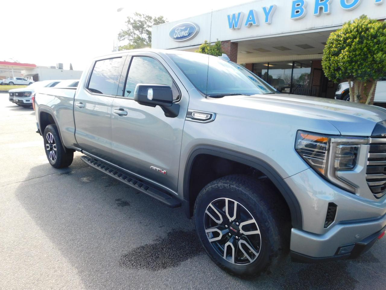 GMC Sierra 1500 4WD Crew Cab 147" AT4 2026