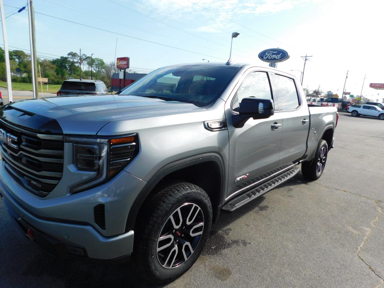 GMC Sierra 1500 4WD Crew Cab 147" AT4 2026