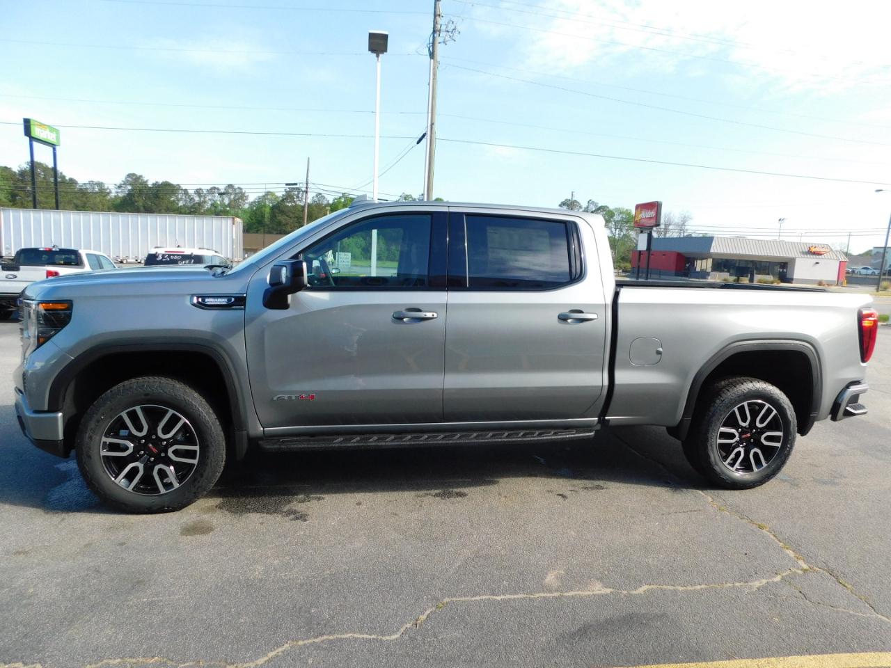 GMC Sierra 1500 4WD Crew Cab 147" AT4 2026