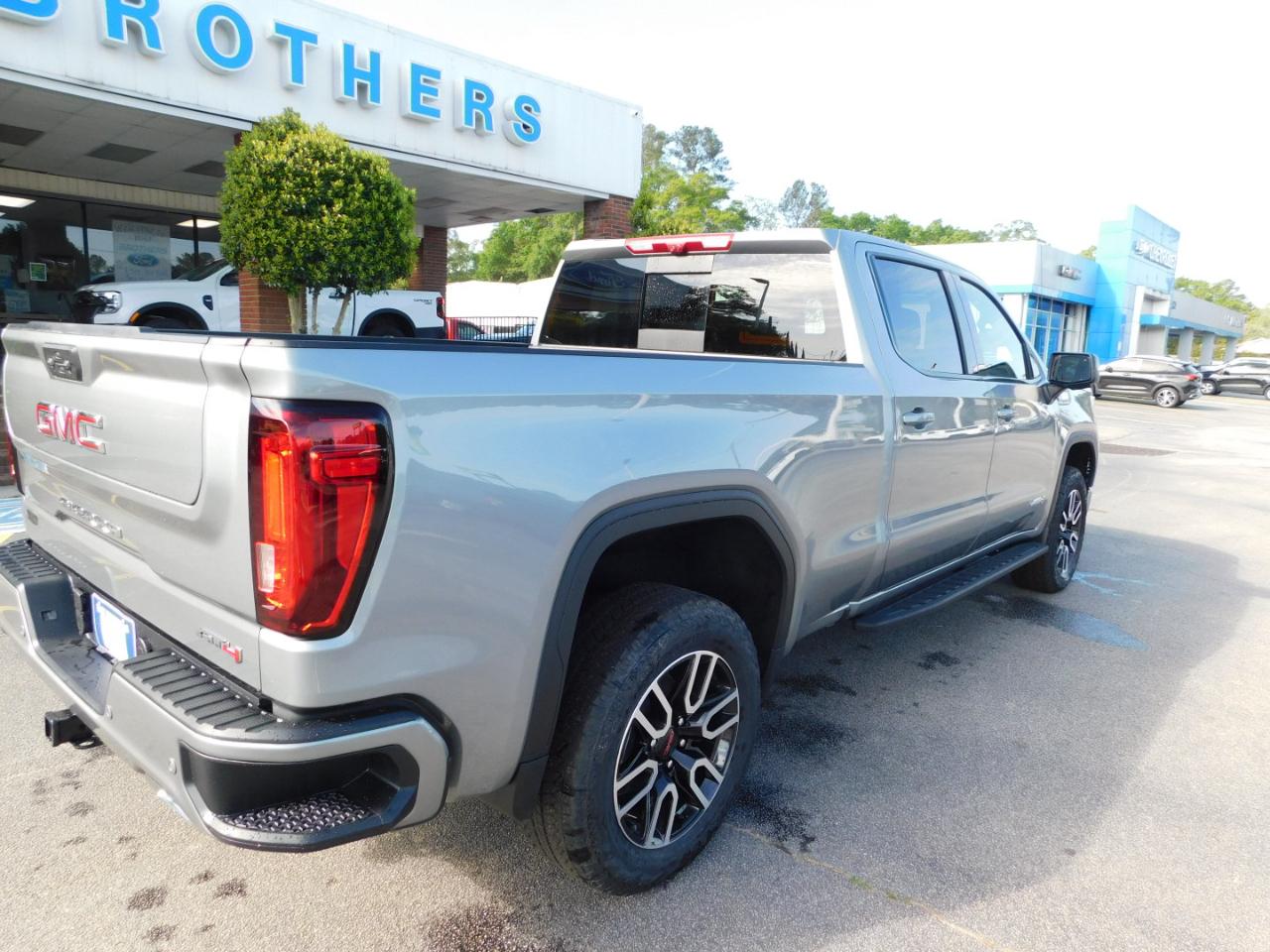 GMC Sierra 1500 4WD Crew Cab 147" AT4 2026