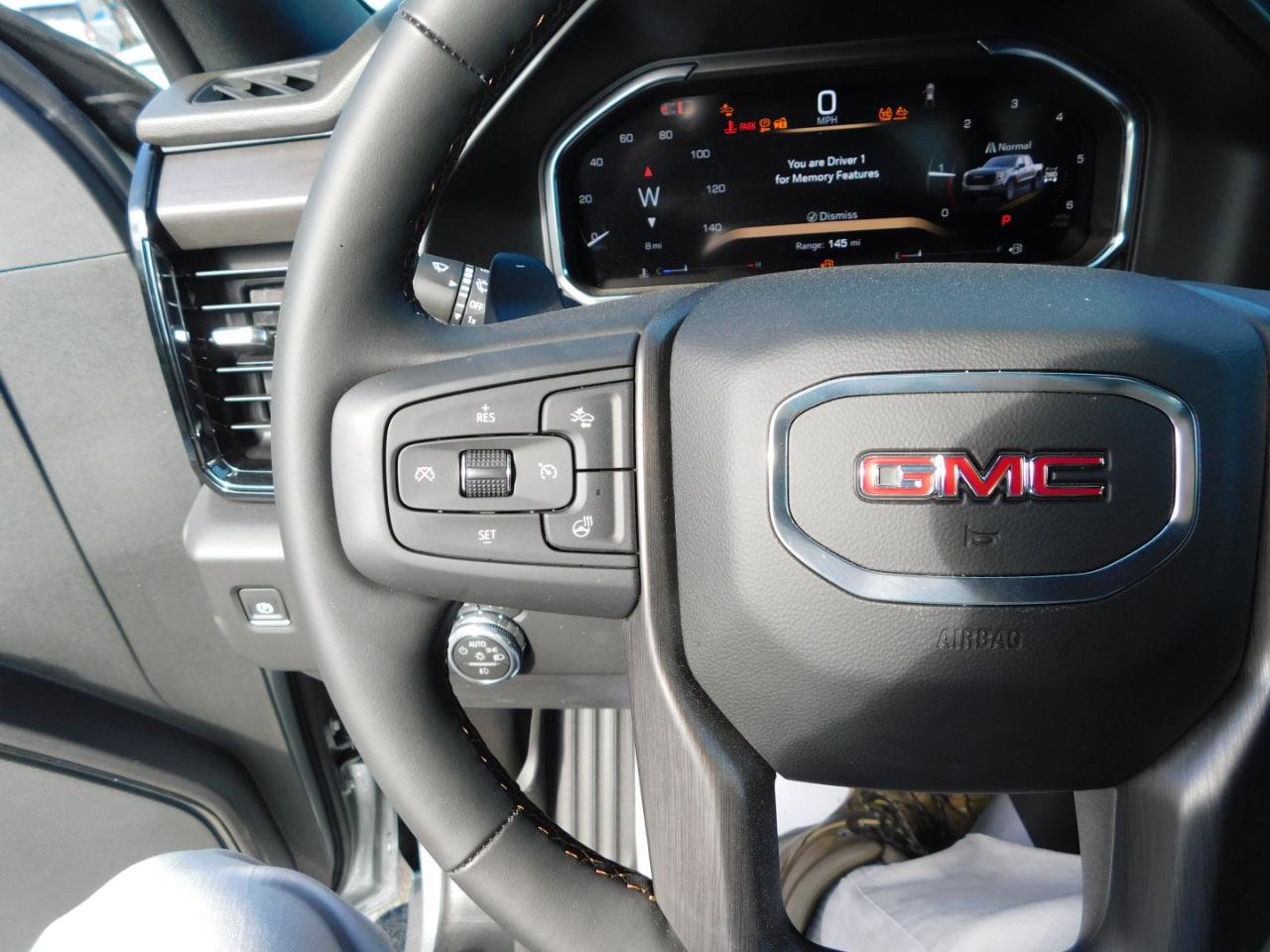 GMC Sierra 1500 4WD Crew Cab 147" AT4 2026