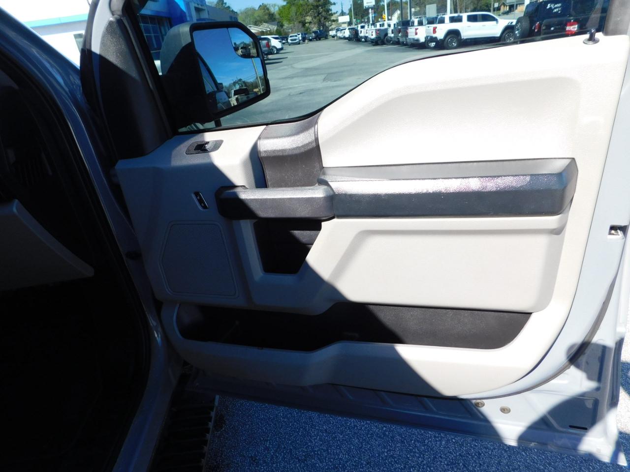 Ford F-150 4WD SuperCrew 145" STX 2019