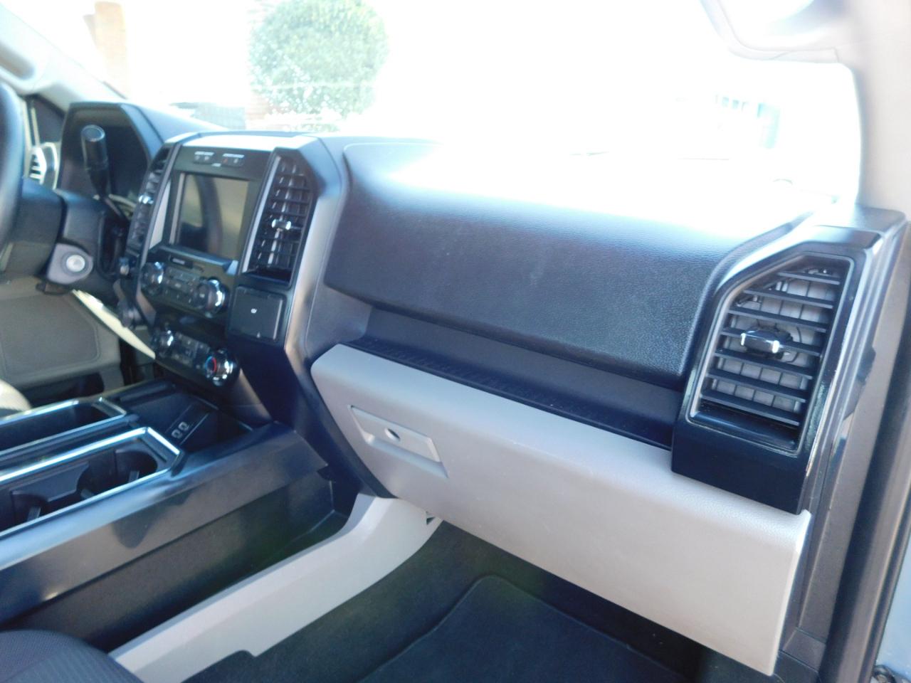 Ford F-150 4WD SuperCrew 145" STX 2019