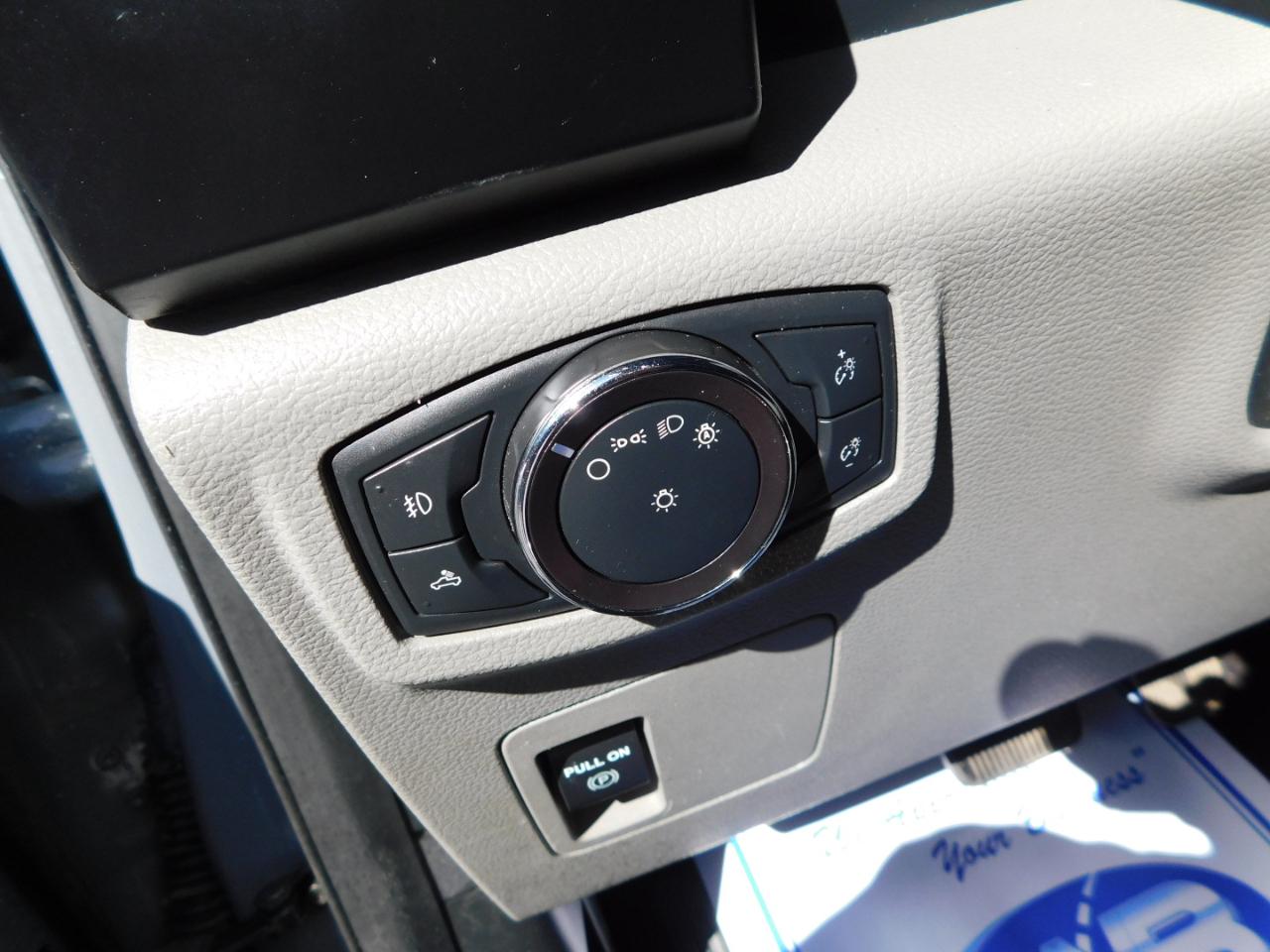 Ford F-150 4WD SuperCrew 145" STX 2019