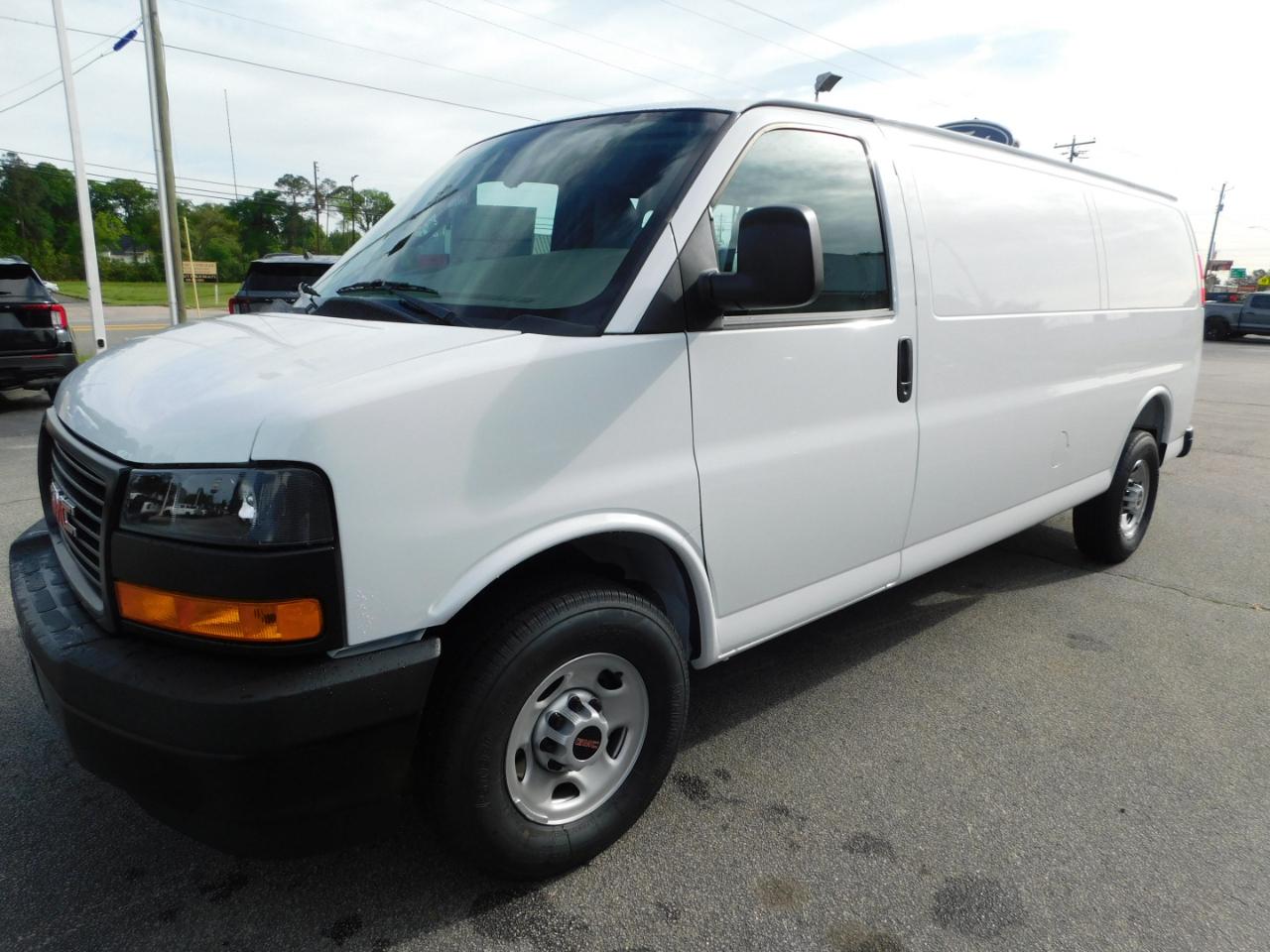GMC Savana Cargo Van RWD 3500 155" 2026