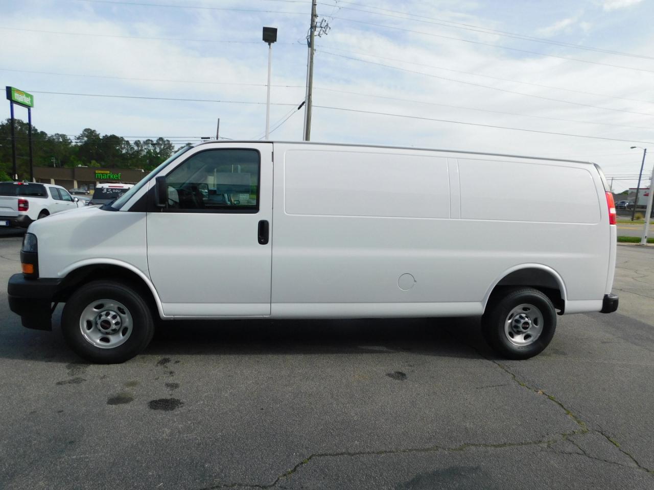 GMC Savana Cargo Van RWD 3500 155" 2026