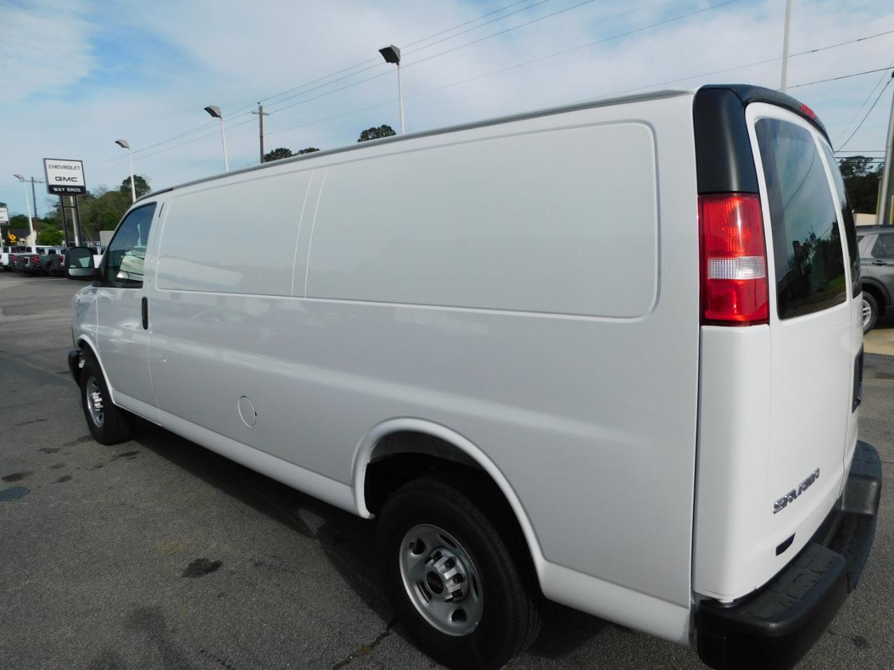 GMC Savana Cargo Van RWD 3500 155" 2026