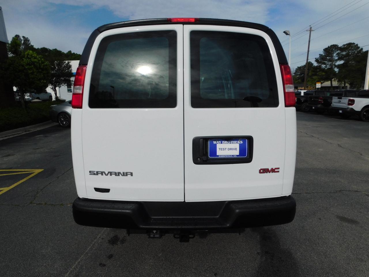 GMC Savana Cargo Van RWD 3500 155" 2026