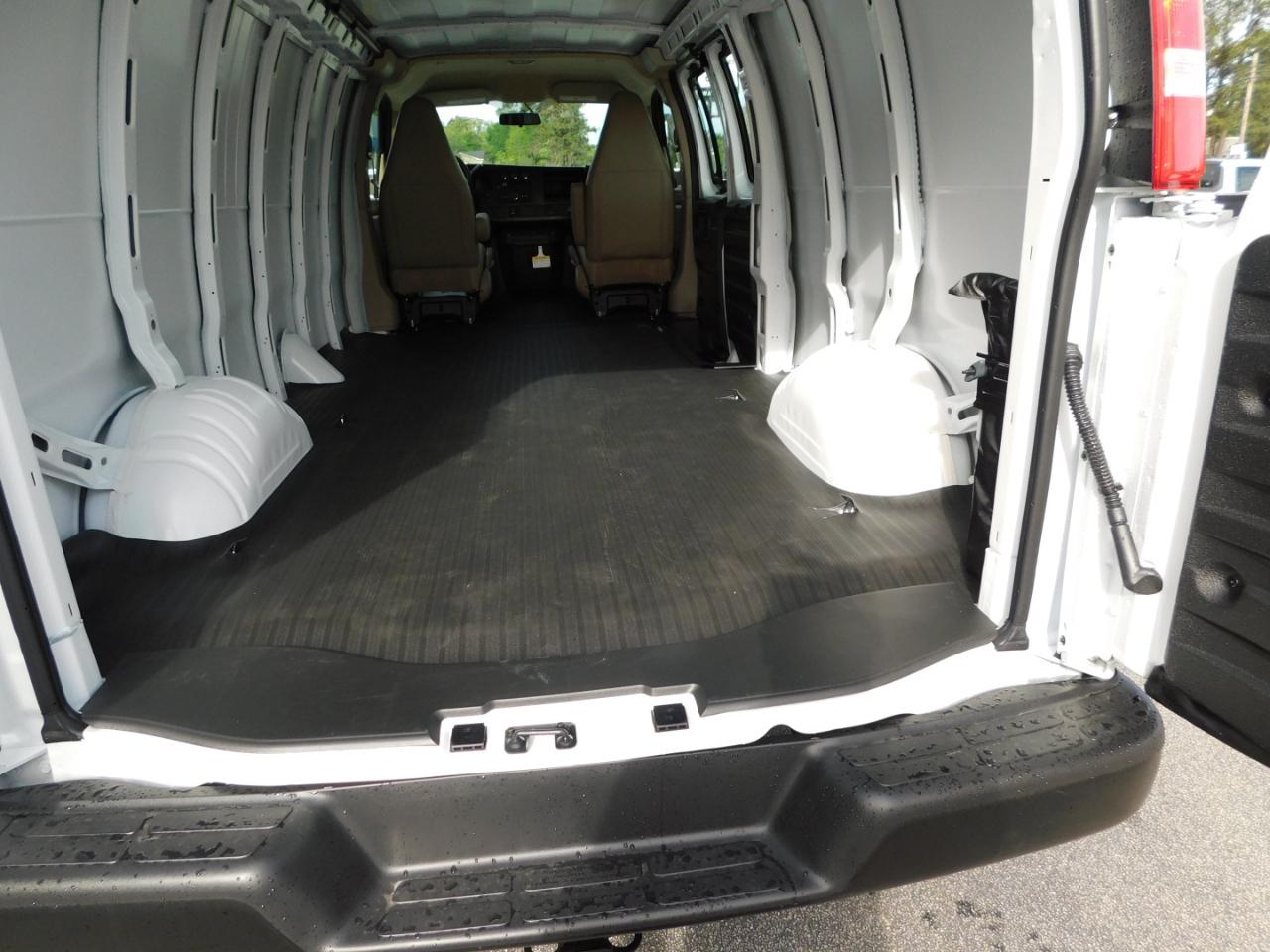 GMC Savana Cargo Van RWD 3500 155" 2026