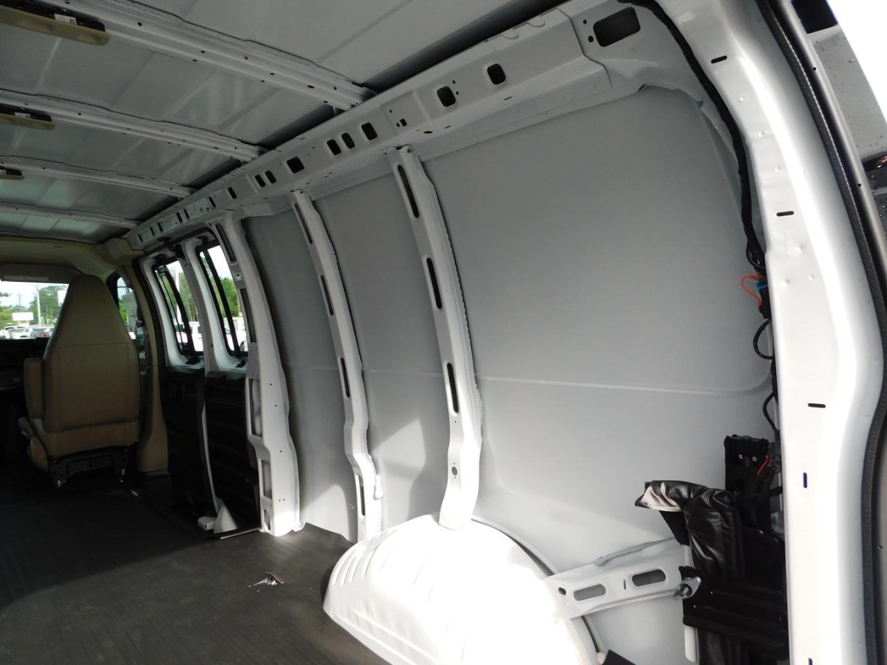 GMC Savana Cargo Van RWD 3500 155" 2026