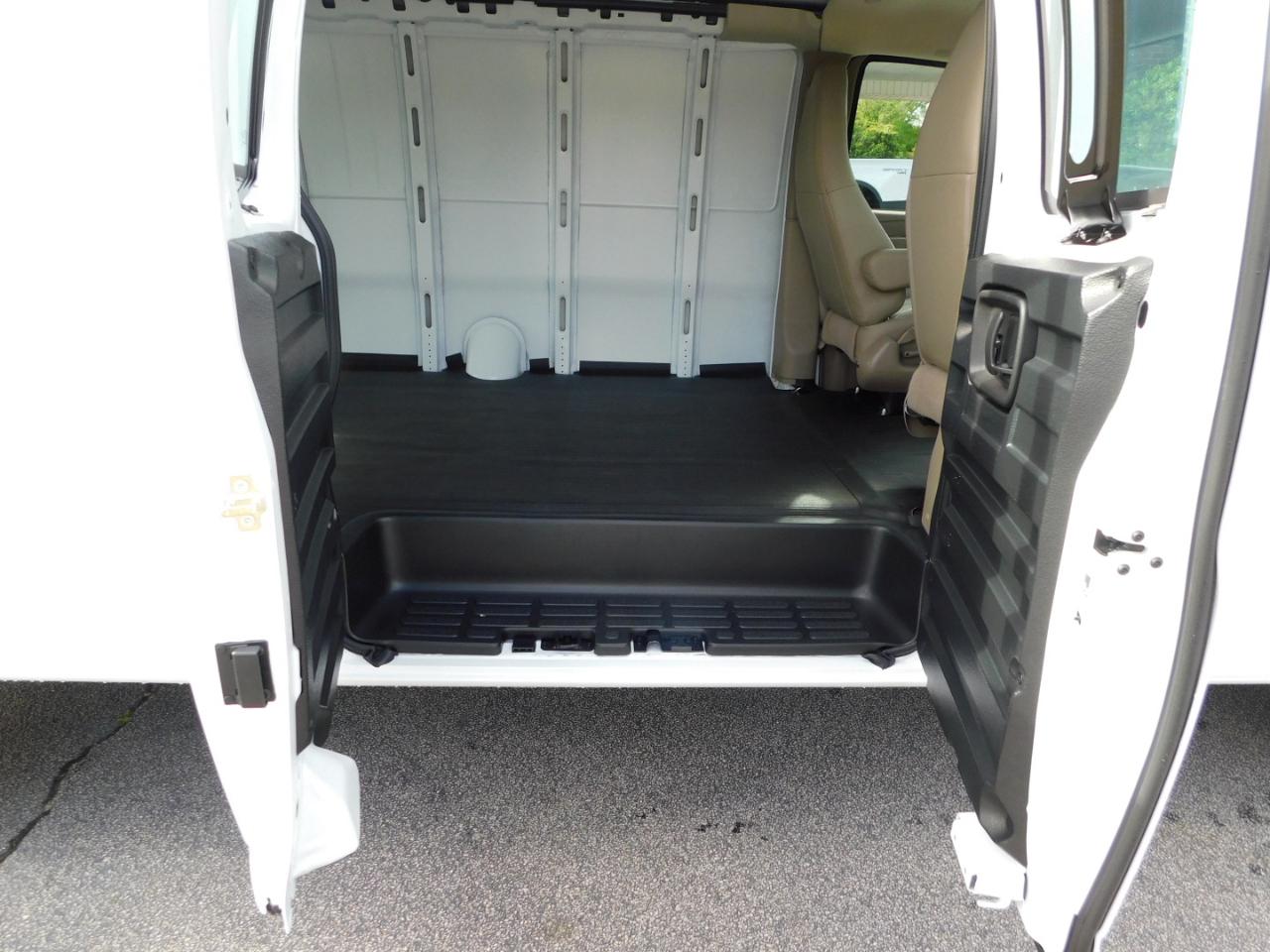 GMC Savana Cargo Van RWD 3500 155" 2026