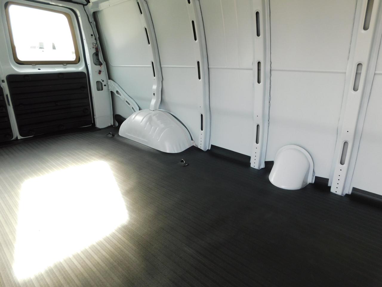 GMC Savana Cargo Van RWD 3500 155" 2026