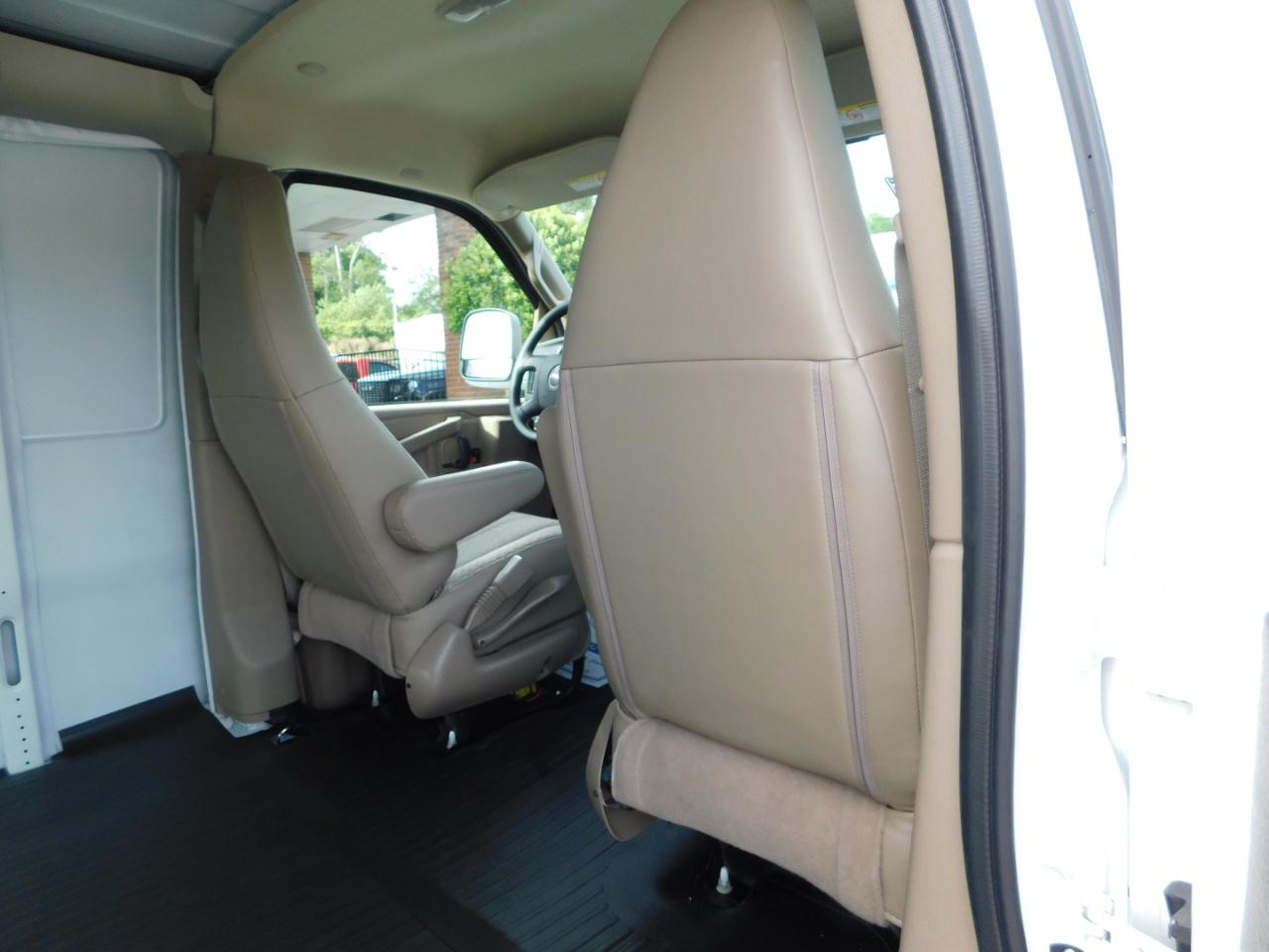 GMC Savana Cargo Van RWD 3500 155" 2026