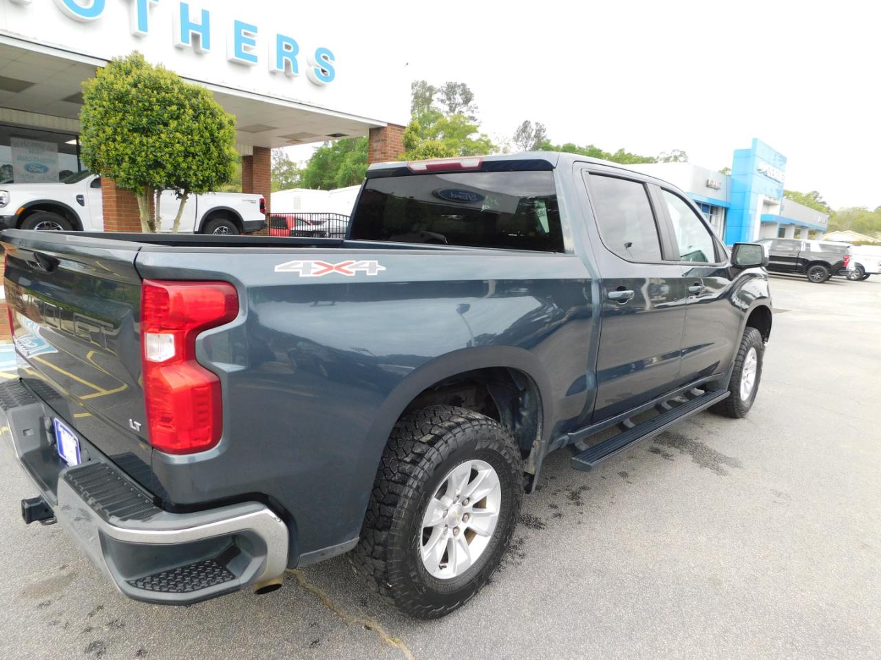 Chevrolet Silverado 1500 4WD Crew Cab 147" LT 2020