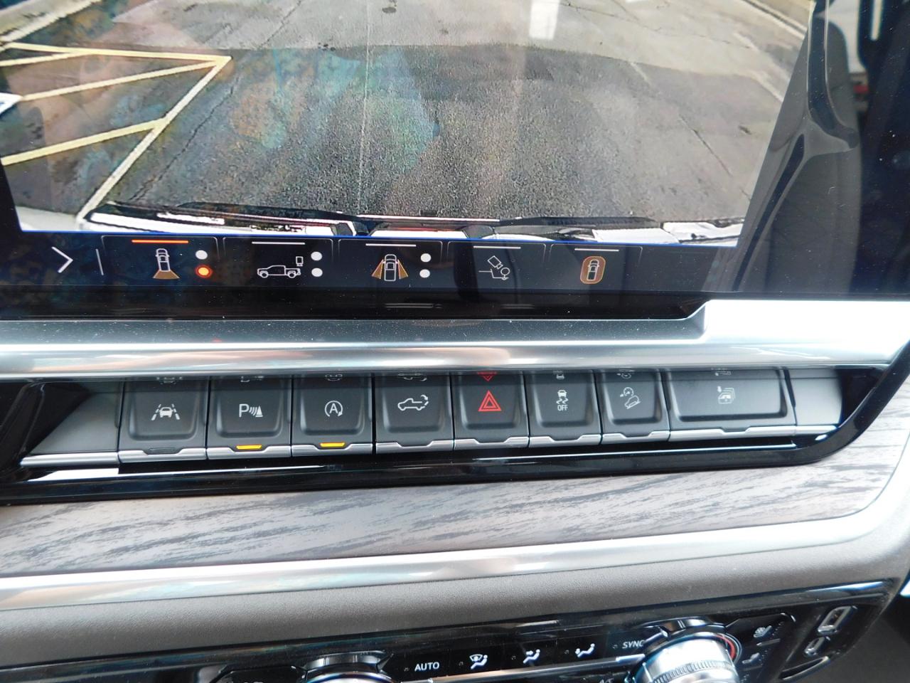 GMC Sierra 1500 4WD Crew Cab 147" SLT 2026