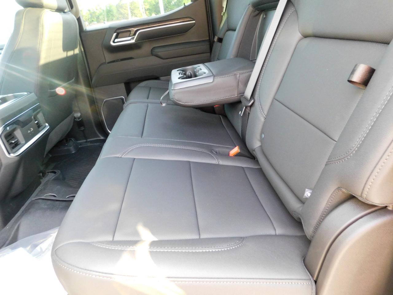 Chevrolet Silverado 1500 4WD Crew Cab 147" LTZ 2026