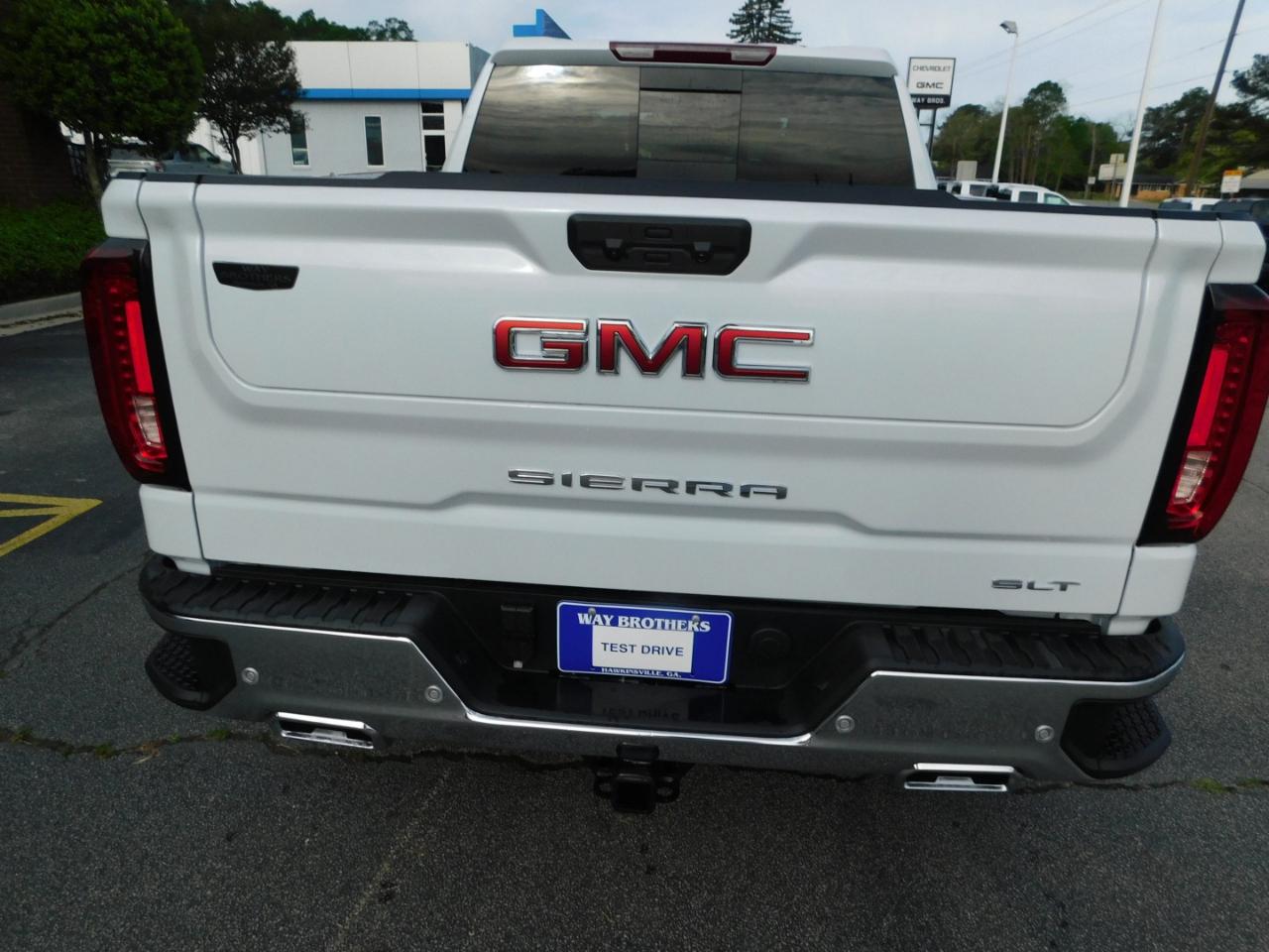 GMC Sierra 1500 4WD Crew Cab 147" SLT 2026