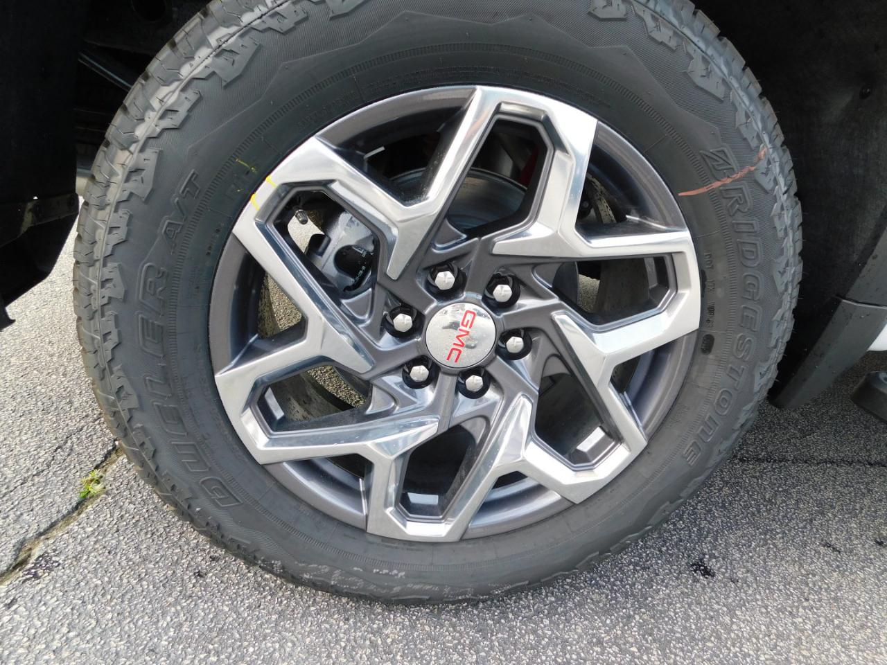 GMC Sierra 1500 4WD Crew Cab 147" SLT 2026