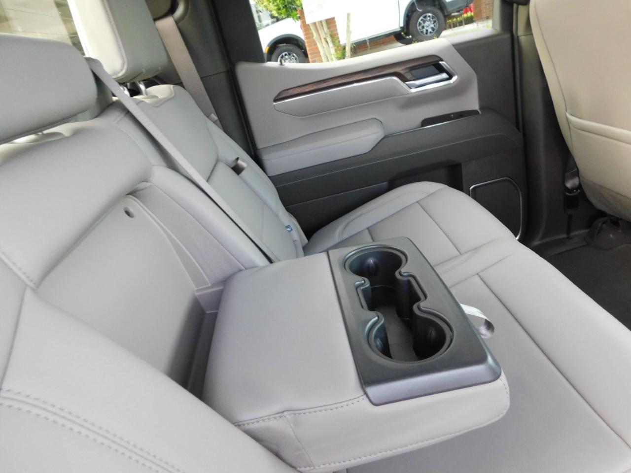 GMC Sierra 1500 4WD Crew Cab 147" SLT 2026