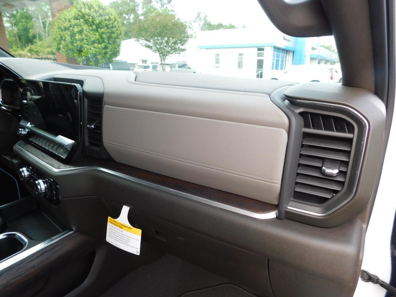 GMC Sierra 1500 4WD Crew Cab 147" SLT 2026