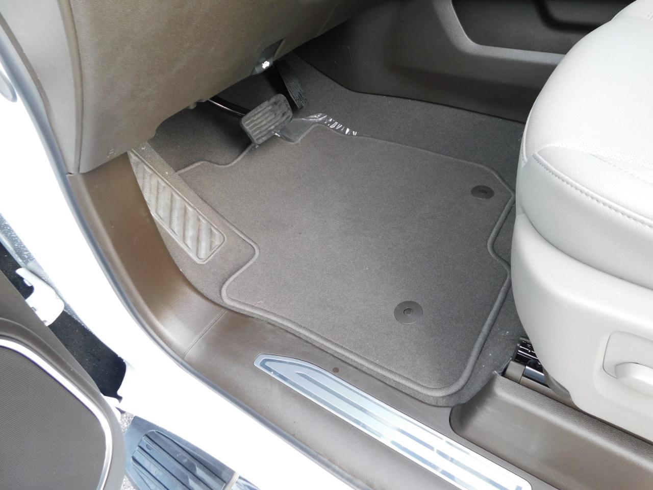 GMC Sierra 1500 4WD Crew Cab 147" SLT 2026