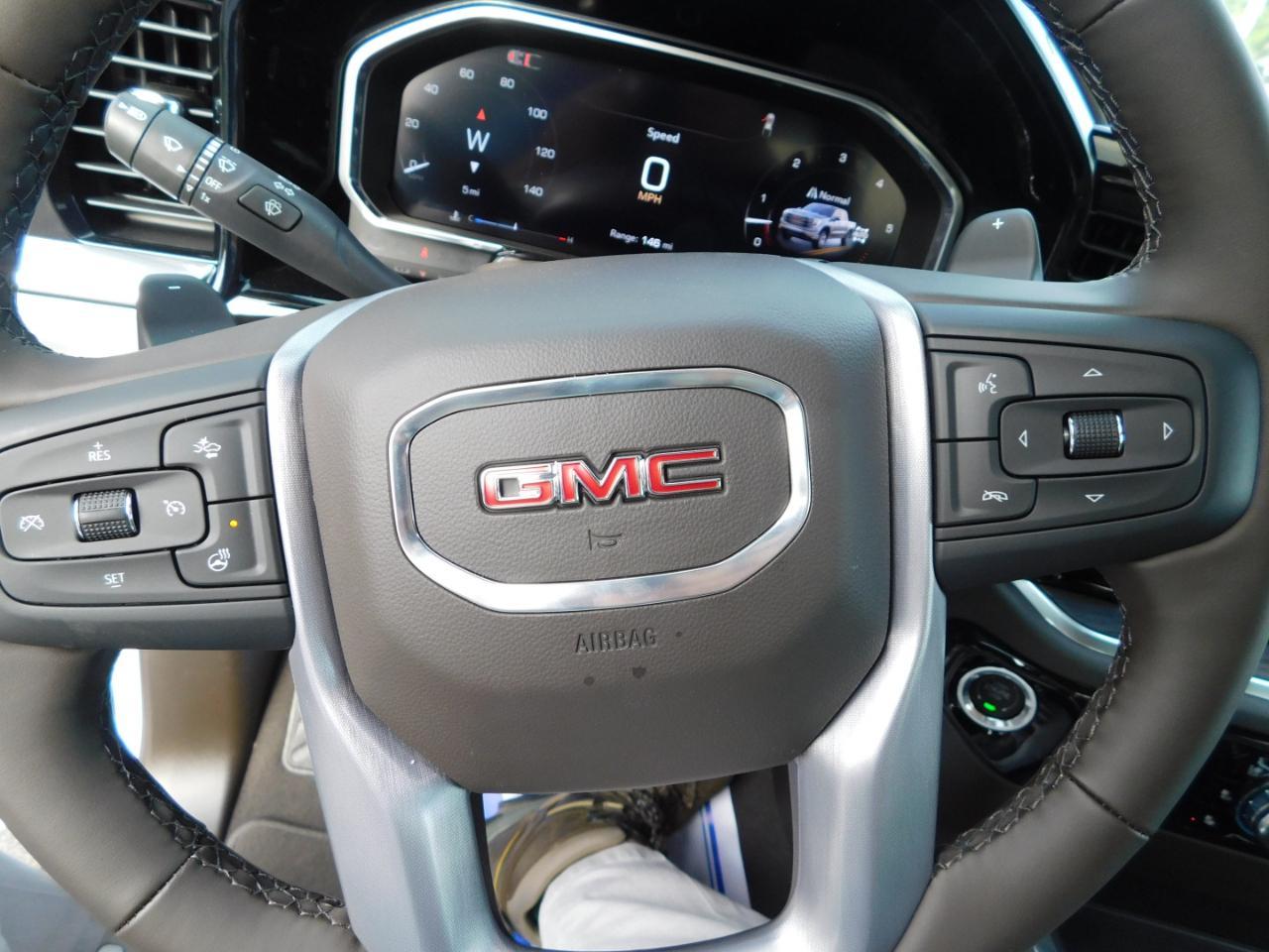 GMC Sierra 1500 4WD Crew Cab 147" SLT 2026