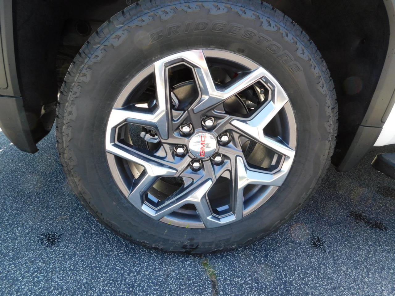 GMC Sierra 1500 4WD Crew Cab 147" SLT 2026