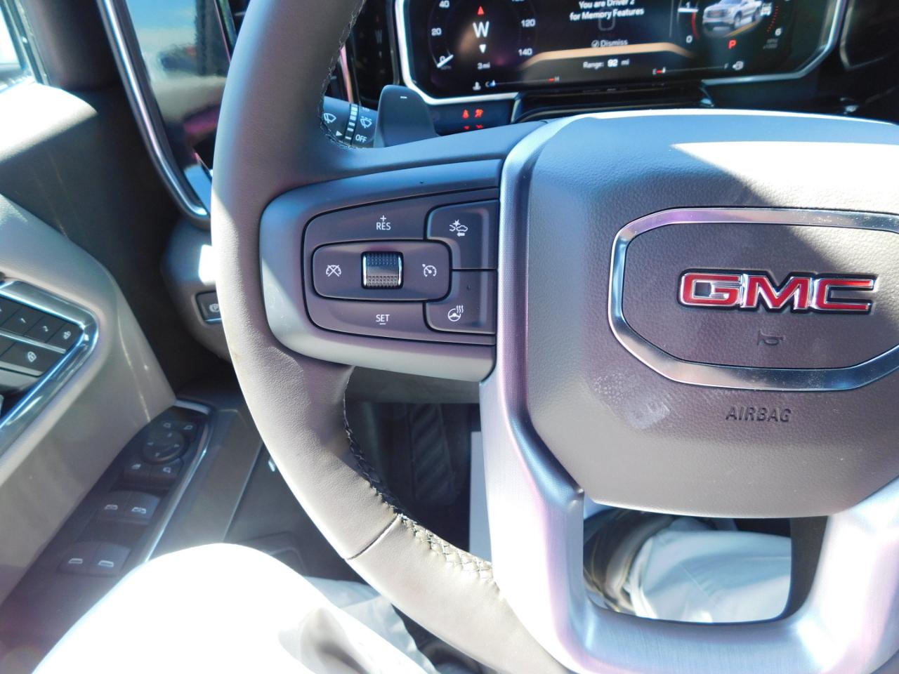 GMC Sierra 1500 4WD Crew Cab 147" SLT 2026