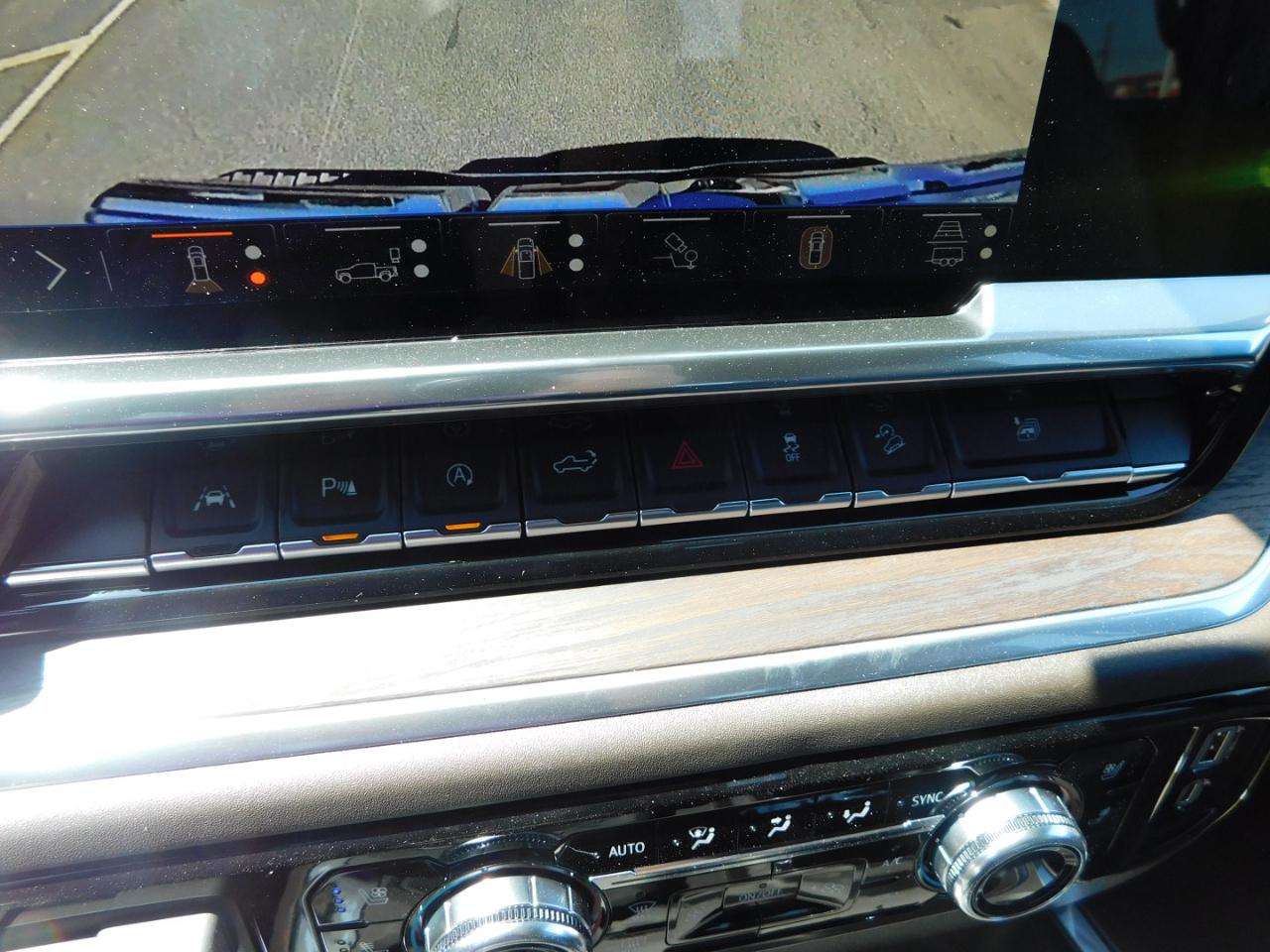 GMC Sierra 1500 4WD Crew Cab 147" SLT 2026