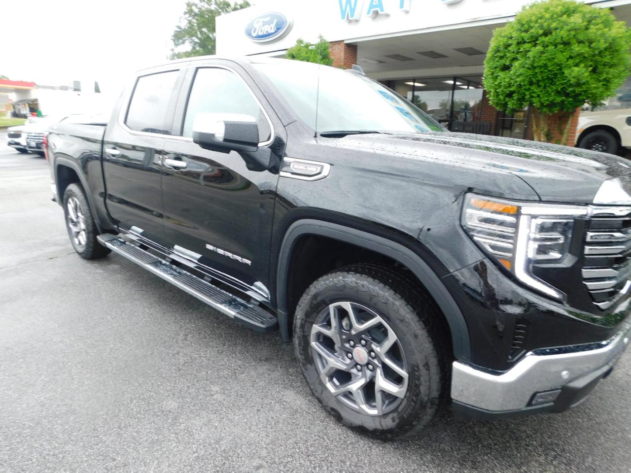 GMC Sierra 1500 4WD Crew Cab 147" SLT 2026