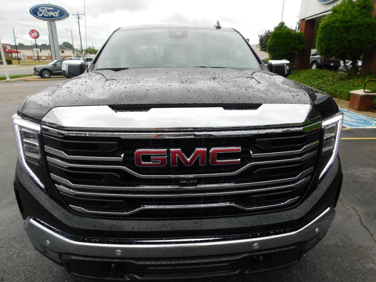 GMC Sierra 1500 4WD Crew Cab 147" SLT 2026