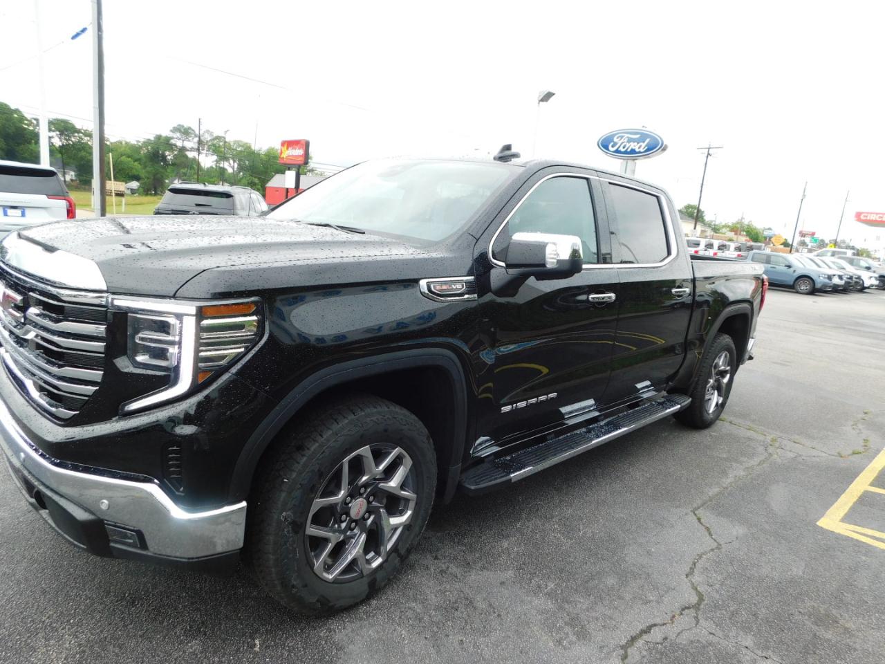 GMC Sierra 1500 4WD Crew Cab 147" SLT 2026