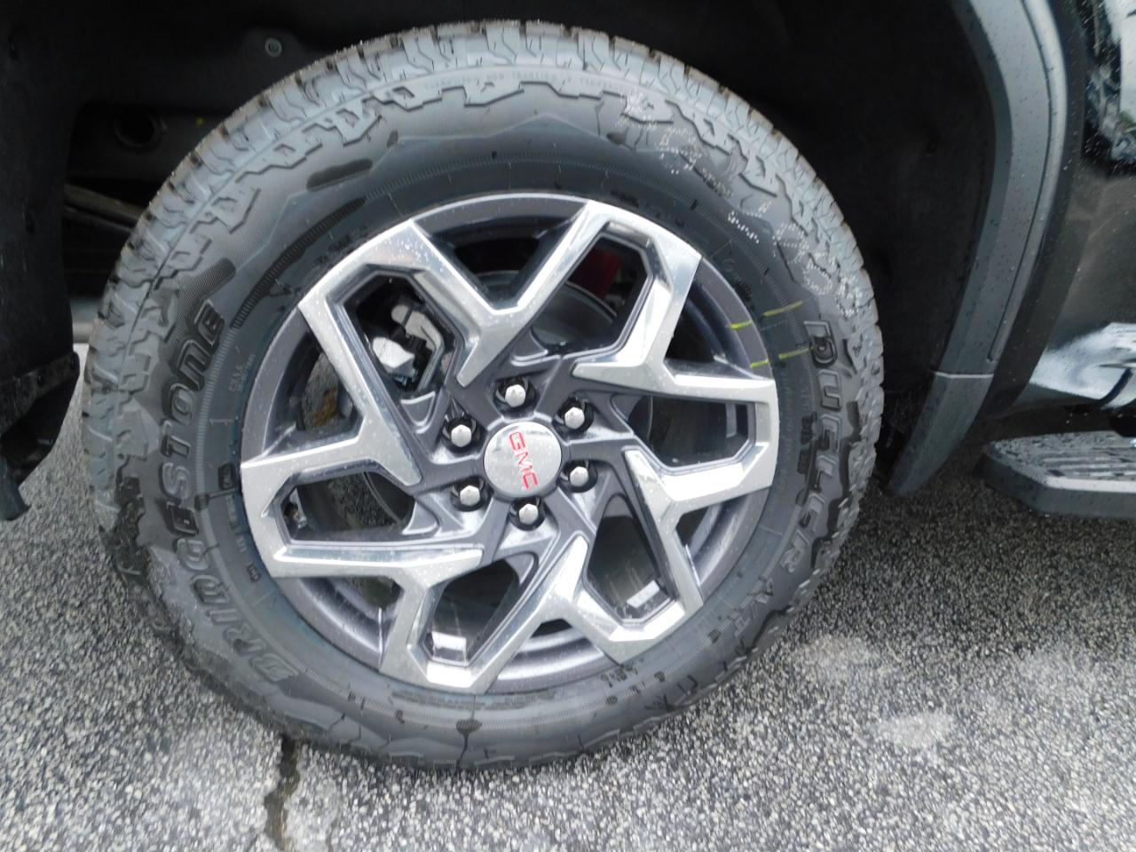 GMC Sierra 1500 4WD Crew Cab 147" SLT 2026
