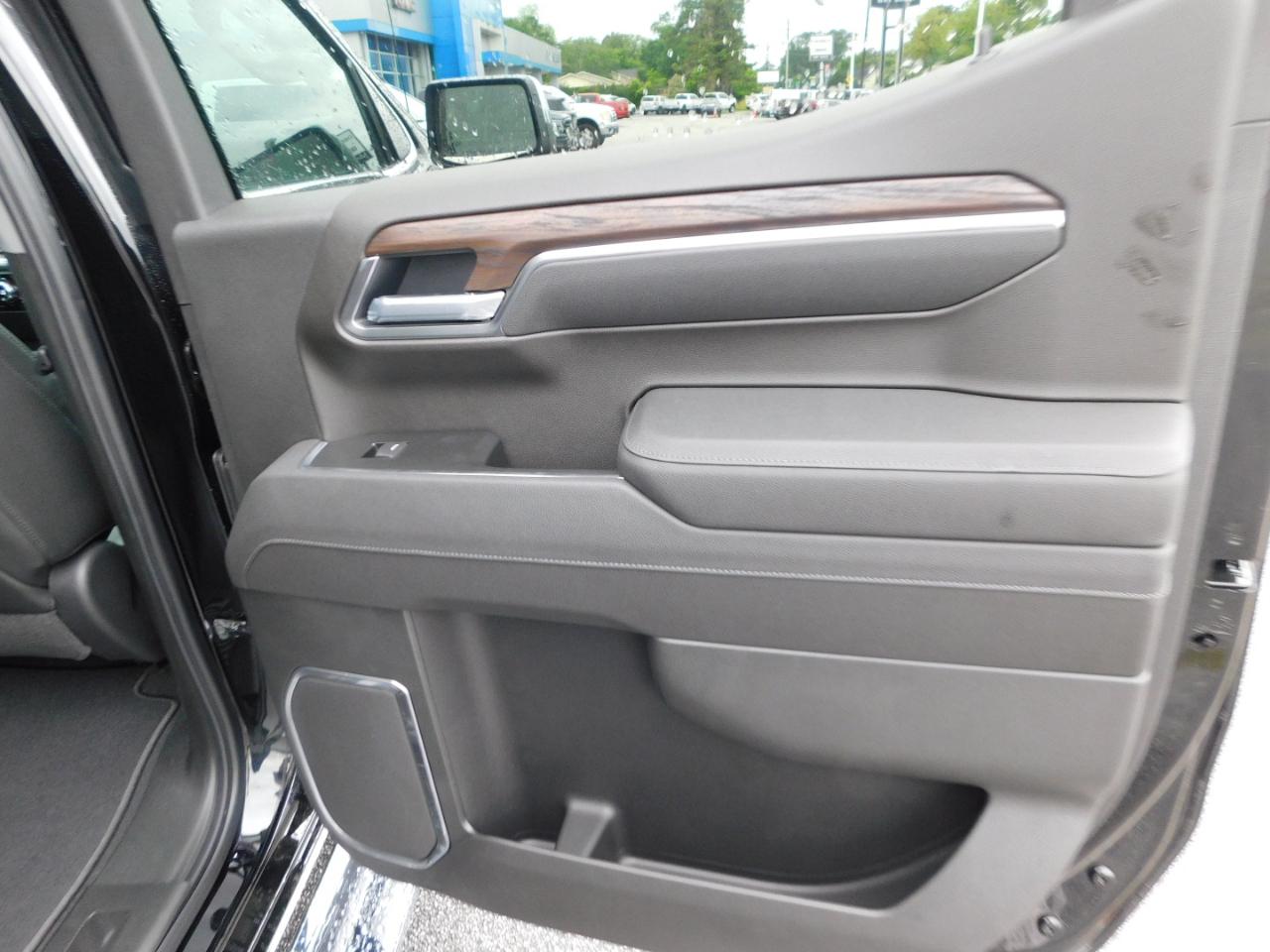 GMC Sierra 1500 4WD Crew Cab 147" SLT 2026