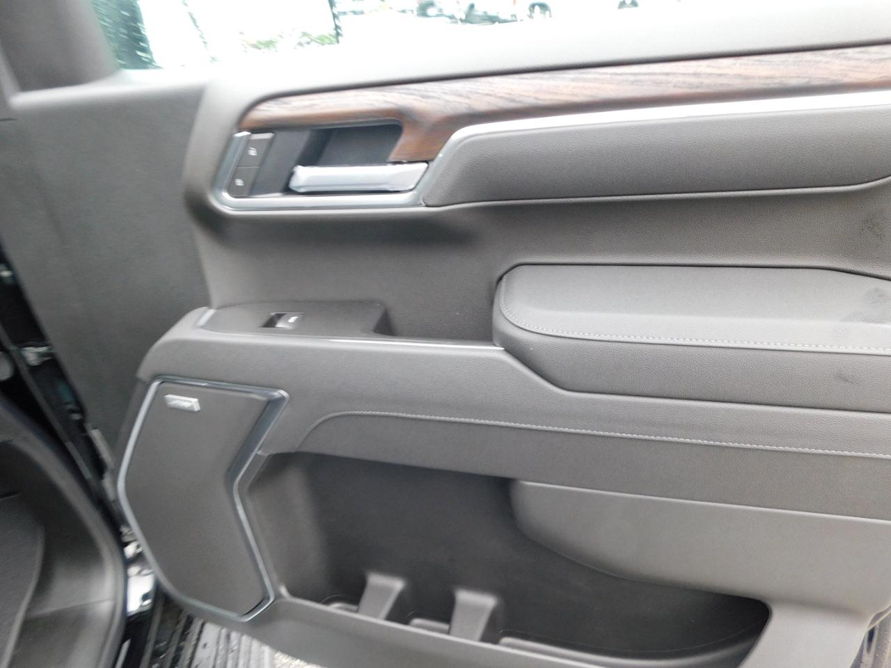 GMC Sierra 1500 4WD Crew Cab 147" SLT 2026