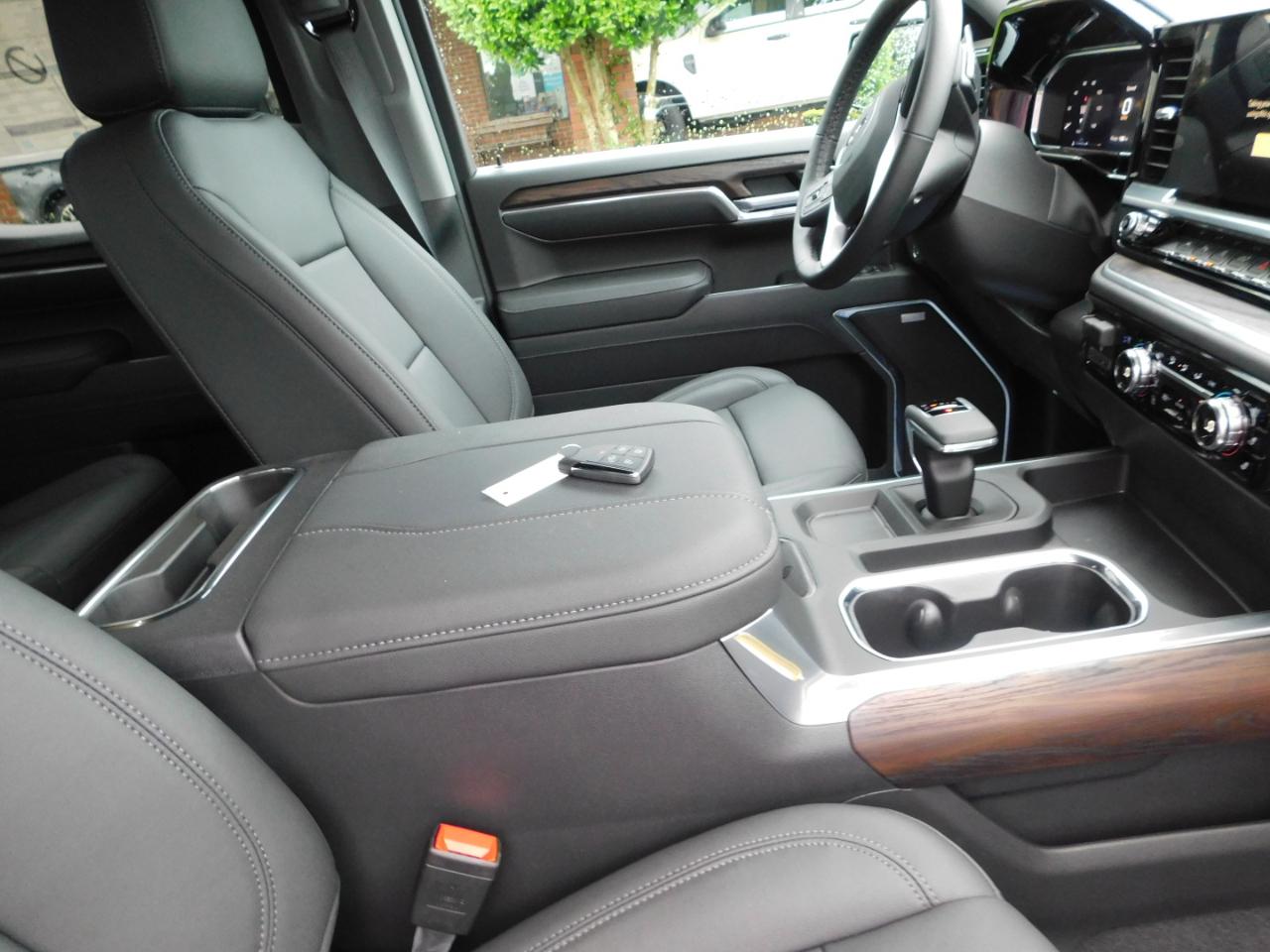 GMC Sierra 1500 4WD Crew Cab 147" SLT 2026