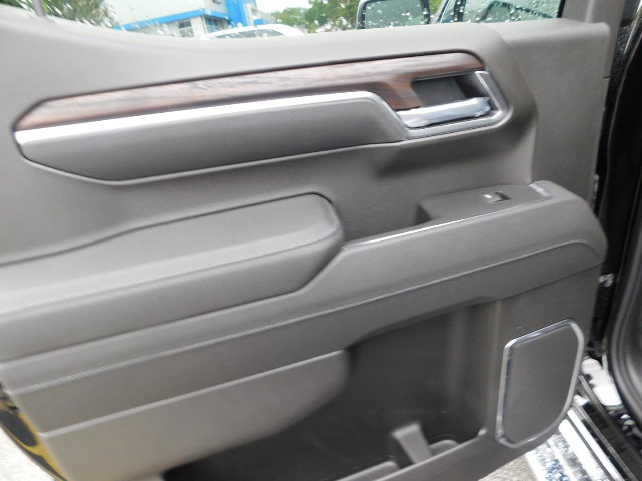 GMC Sierra 1500 4WD Crew Cab 147" SLT 2026