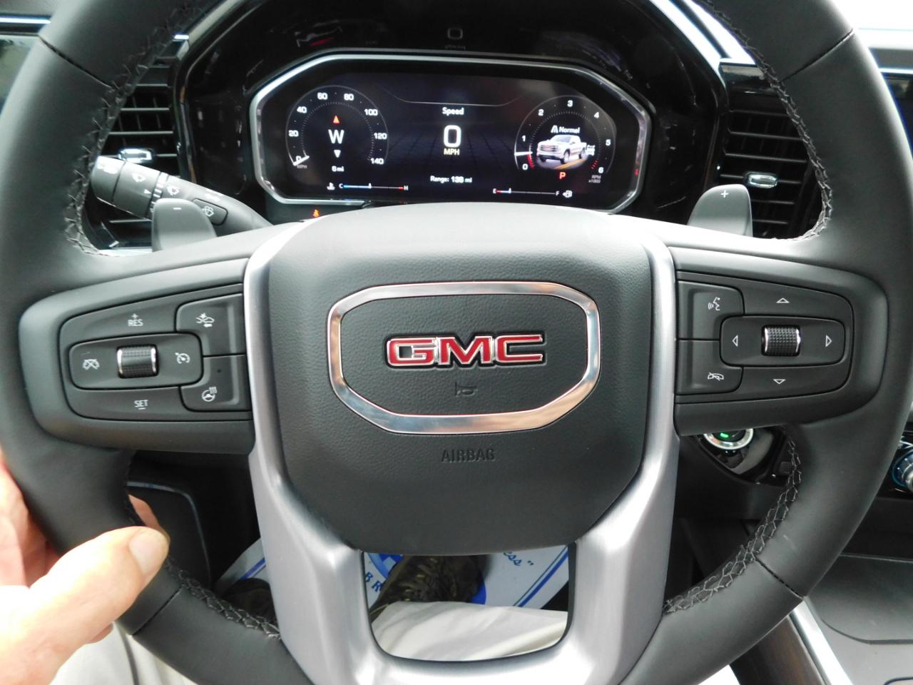 GMC Sierra 1500 4WD Crew Cab 147" SLT 2026
