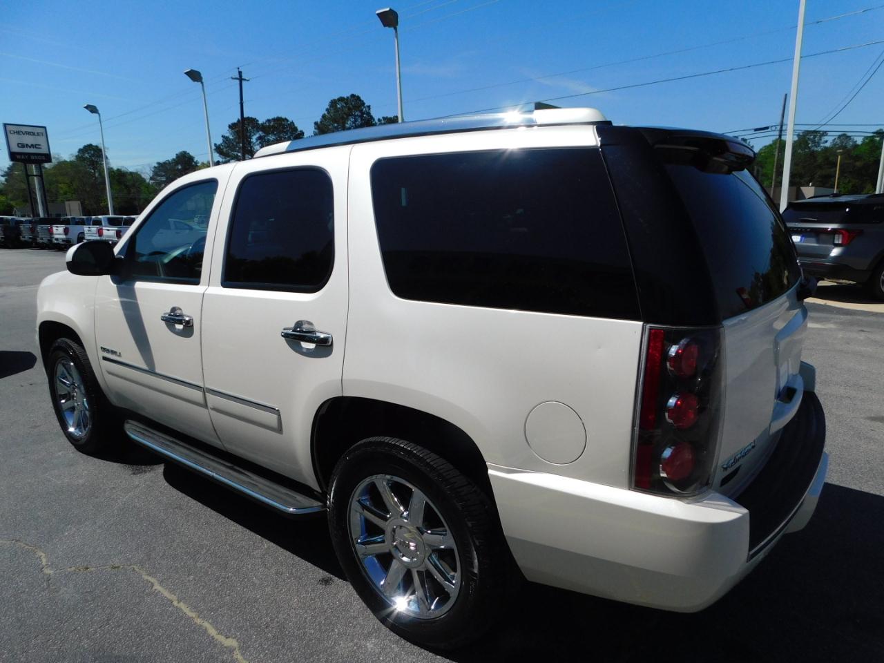 GMC Yukon 2WD 4dr Denali 2014