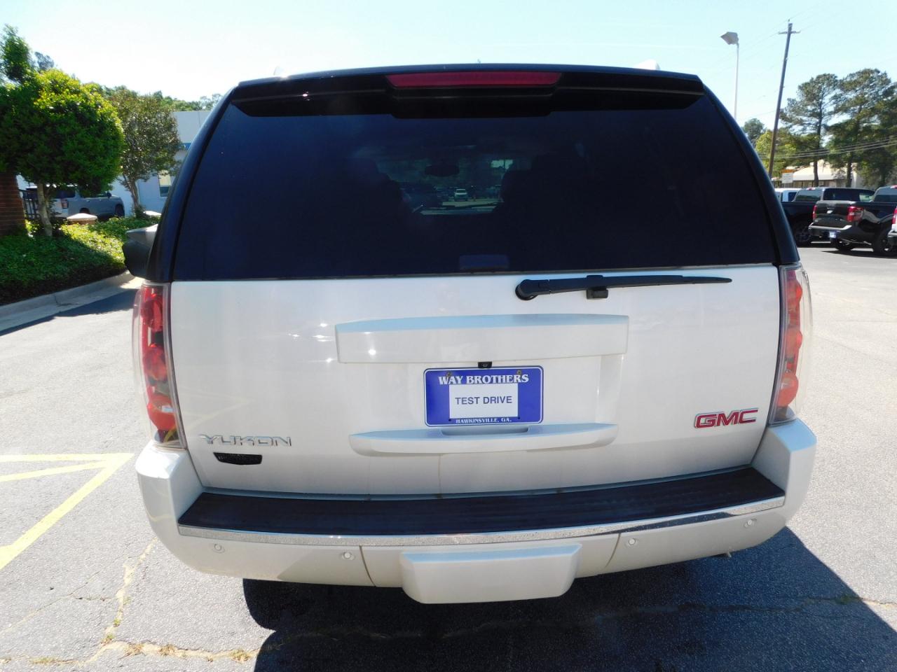 GMC Yukon 2WD 4dr Denali 2014