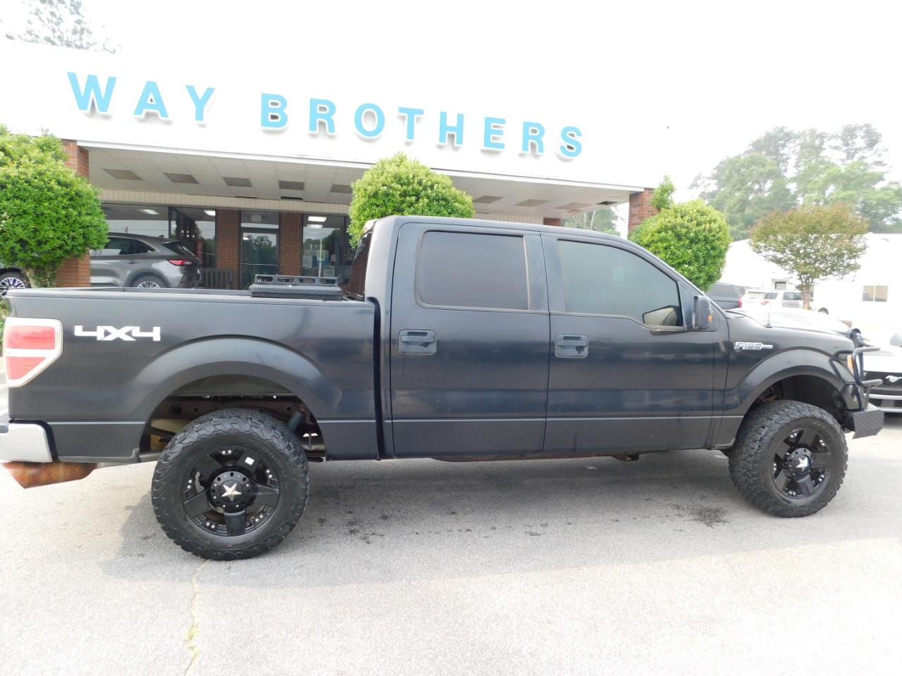 2010 Ford F-150 4WD SuperCrew 145" XL