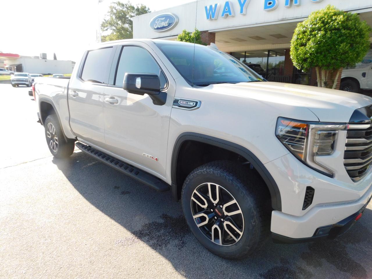 GMC Sierra 1500 4WD Crew Cab 147" AT4 2026